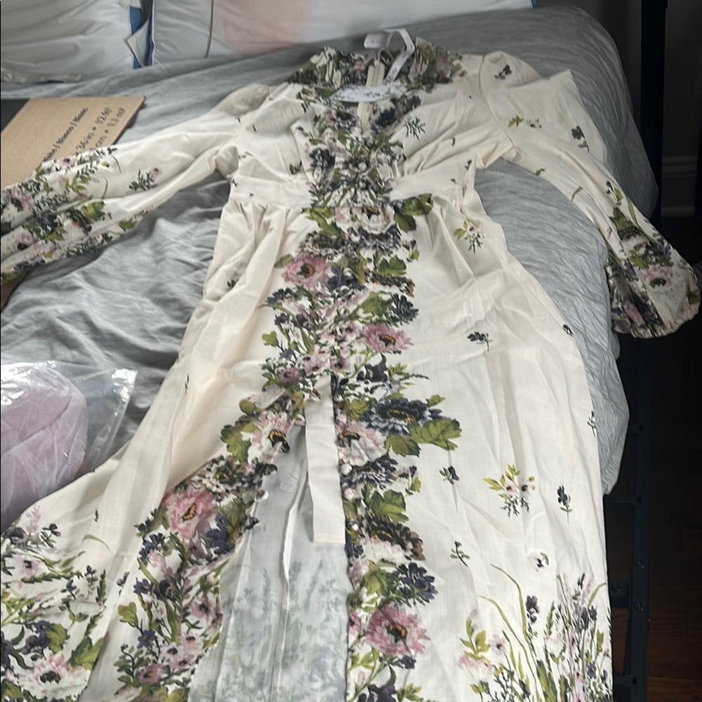 Chic Floral Midi Dress with Puff Sleeves